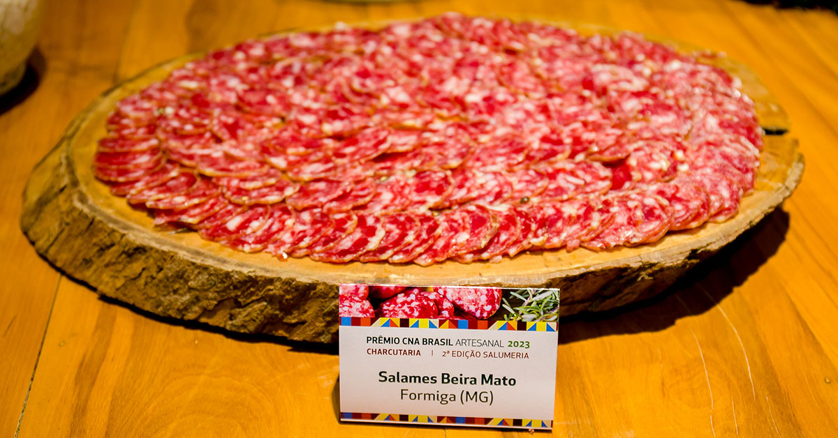 Salame artesanal tipo italiano da Beira Mato vem de porcos caipiras | Crédito: Adriano Brito / CNA