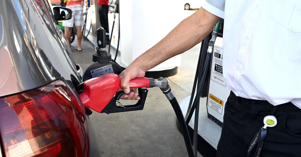 Gasolina a R$ 3,82 e chope pela metade do preço: confira os descontos para BH no Dia Livre de Impostos