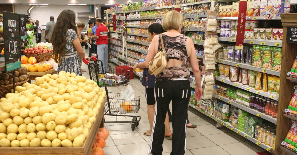 Vendas do varejo sobem 0,5% em fevereiro ante janeiro, afirma IBGE