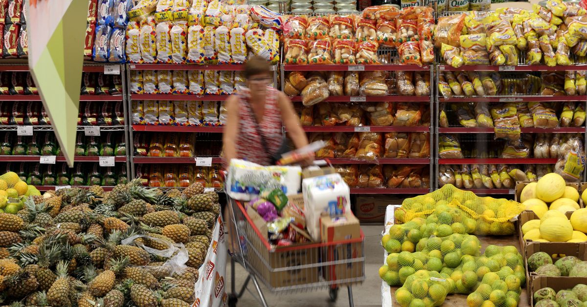 Varejo está 9,1% acima do pré-pandemia, mostra IBGE