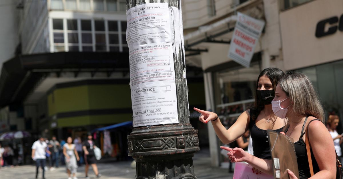 Desemprego no Brasil cai a 8,3% com menor procura por trabalho