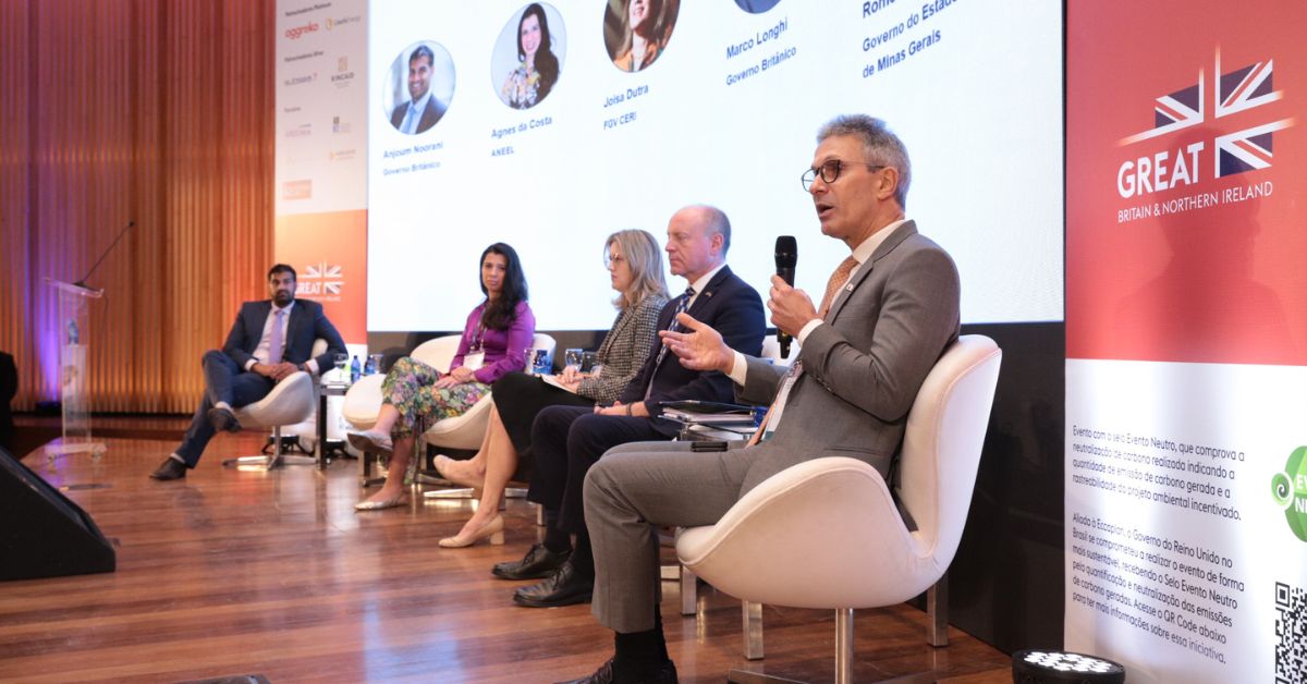 Zema apresenta dados sobre a transição energética de Minas no Rio