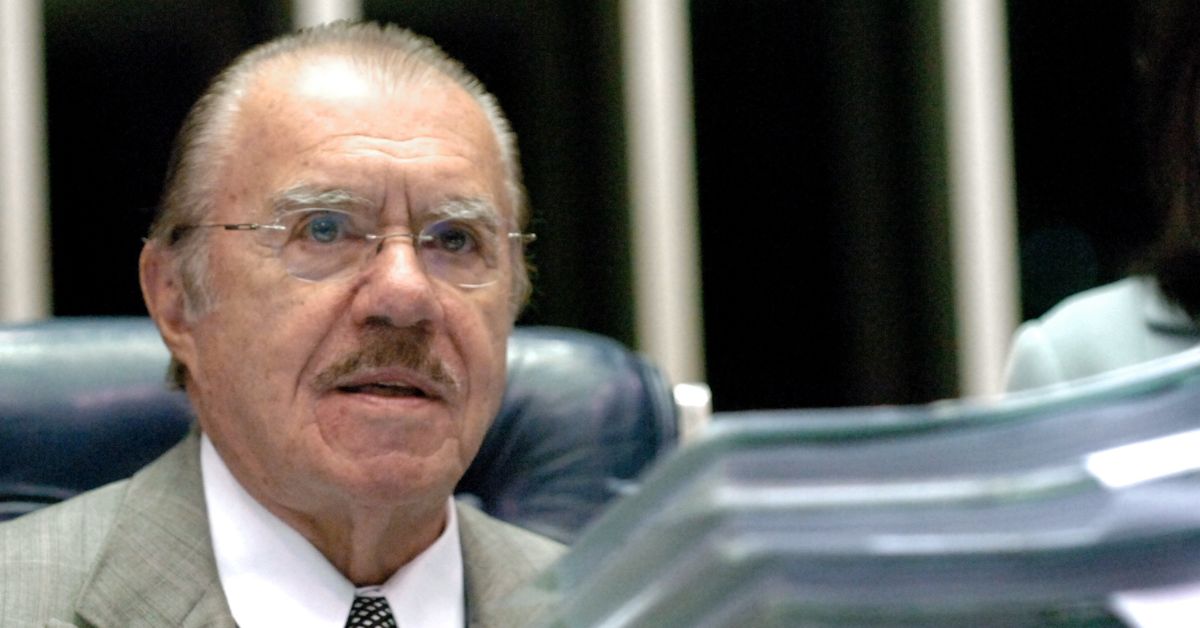 Sarney recebe alta de hospital após queda e diagnóstico de isquemia cerebral