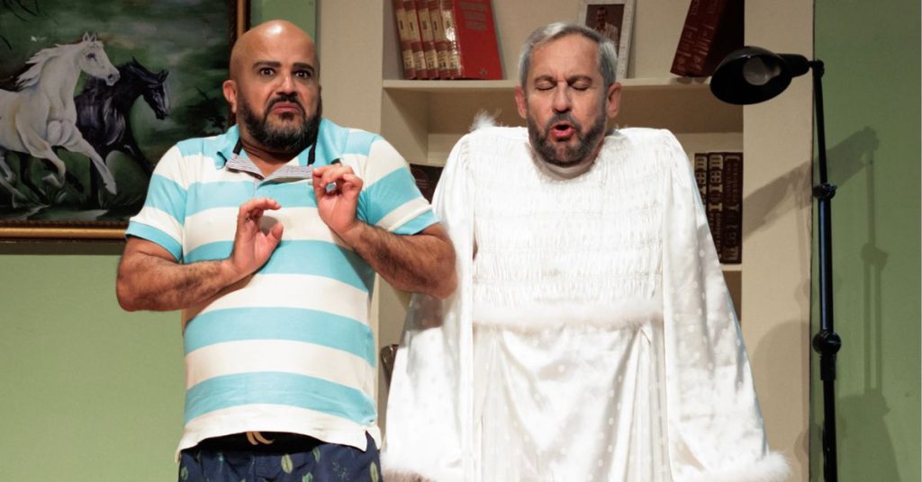 A peça, que surgiu como uma solução para preencher a agenda do Teatro Icbeu, administrado pela Cangaral na época, logo se tornou um marco na cena cultural