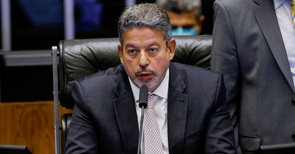 Lira chama líderes para discutir decisão de Dino sobre emendas