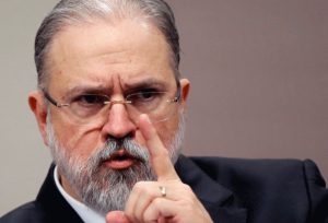 Aras ajusta rota em direção a Lula na reta final do mandato
