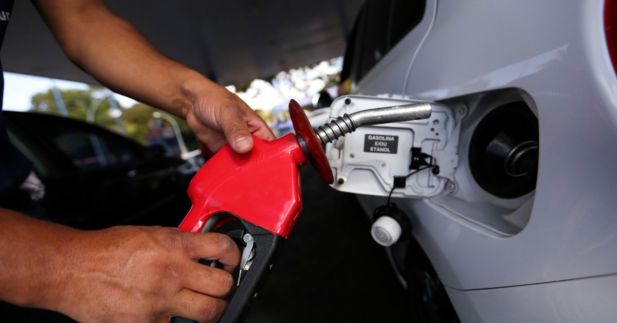 Preço da gasolina cai em BH e combustível é vendido a R$ 4,77 o litro
