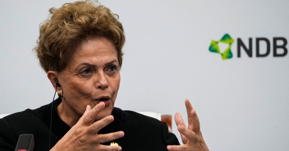 Putin oferece ao Brasil novo mandato no banco dos Brics com Dilma