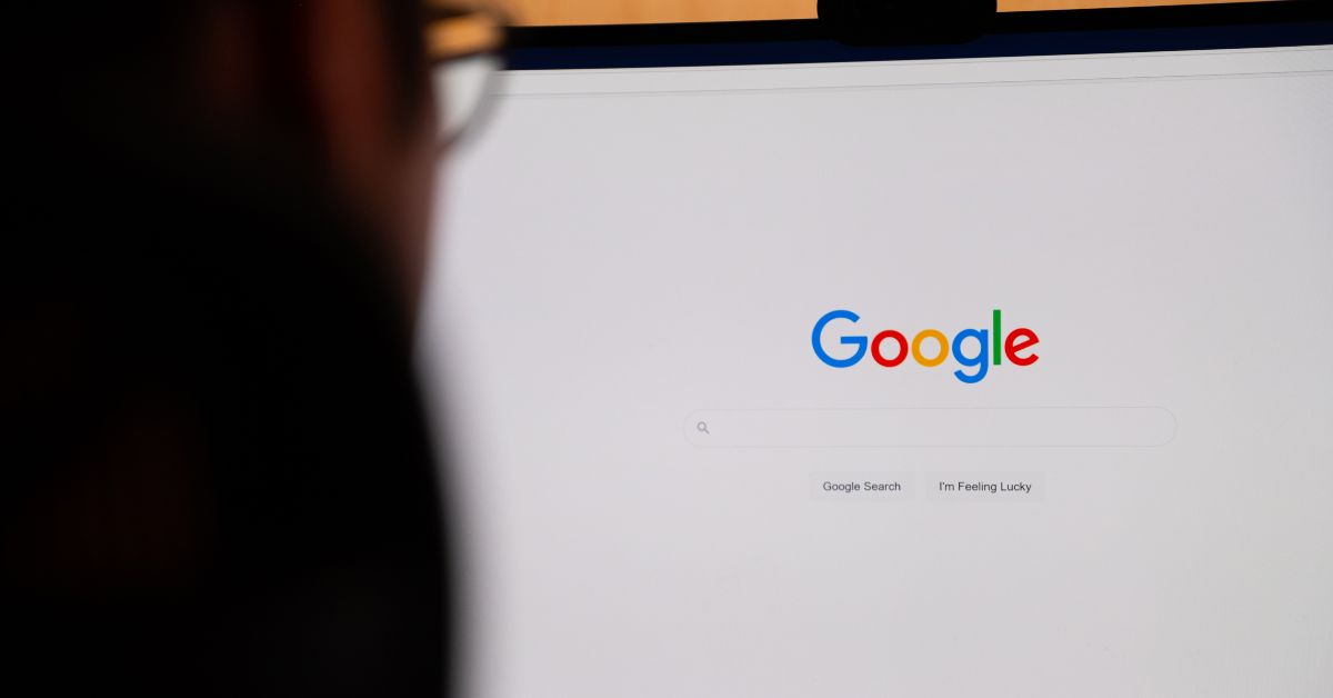 Google investe em parcerias contra fake news, mas não detalha moderação de conteúdo