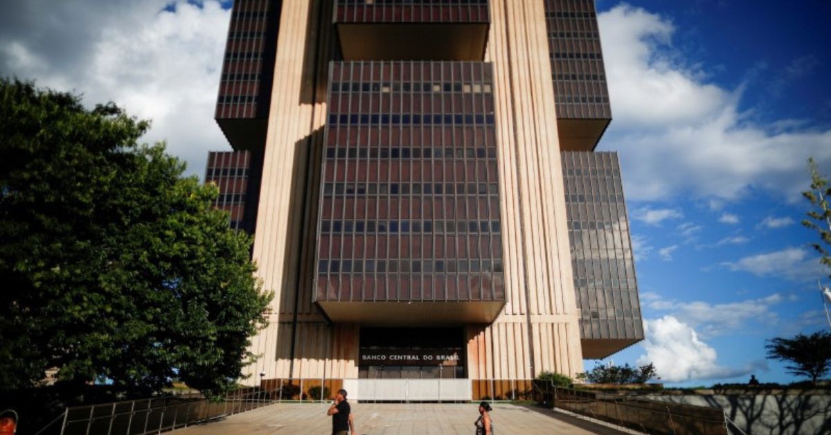 Taxas futuras caem e já precificam corte de 0,50 ponto da Selic em agosto