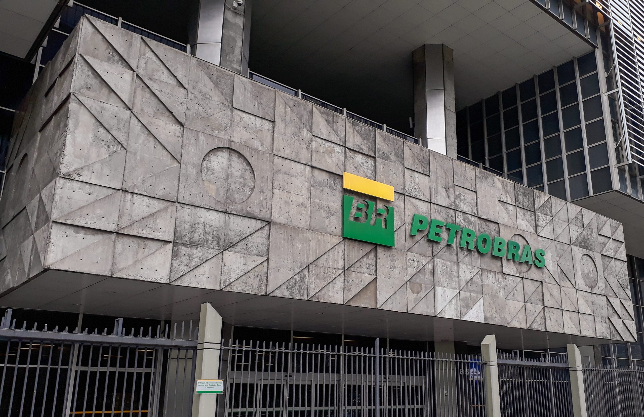 Petrobras assina contrato de venda de petróleo com estatal indiana