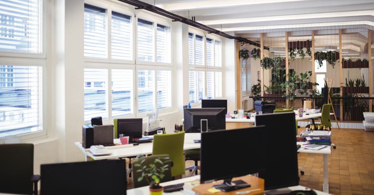 Empresas enxugam trabalho remoto e voltam a ampliar escritórios