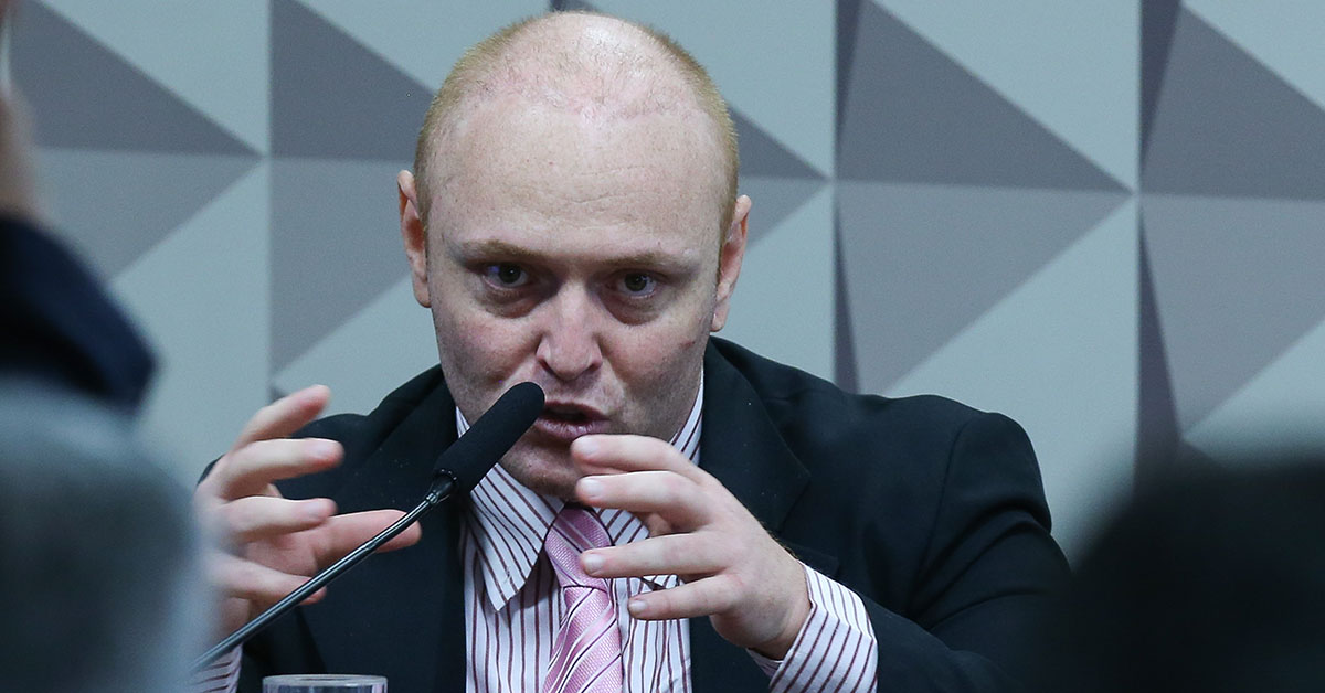 Bolsonaro teria oferecido indulto a hacker