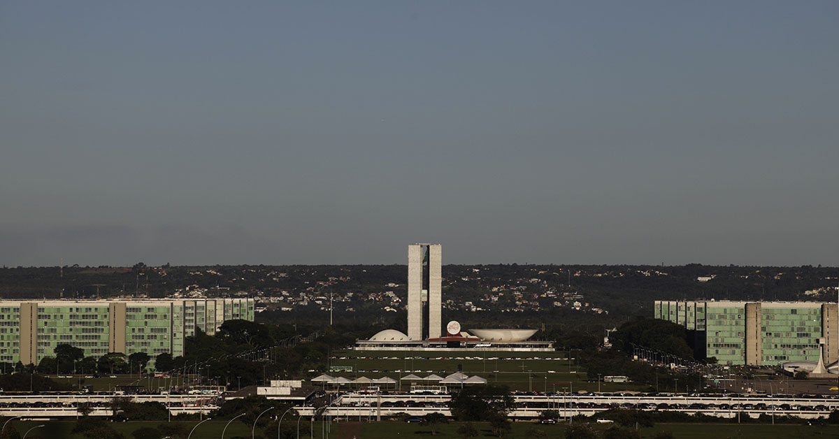 A evidente disfuncionalidade do sistema político brasileiro deixa um vazio a preencher