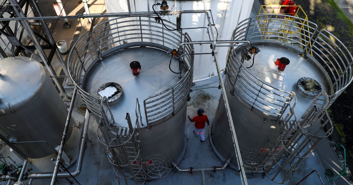 Ambev tem queda de 15% no lucro no 2º trimestre