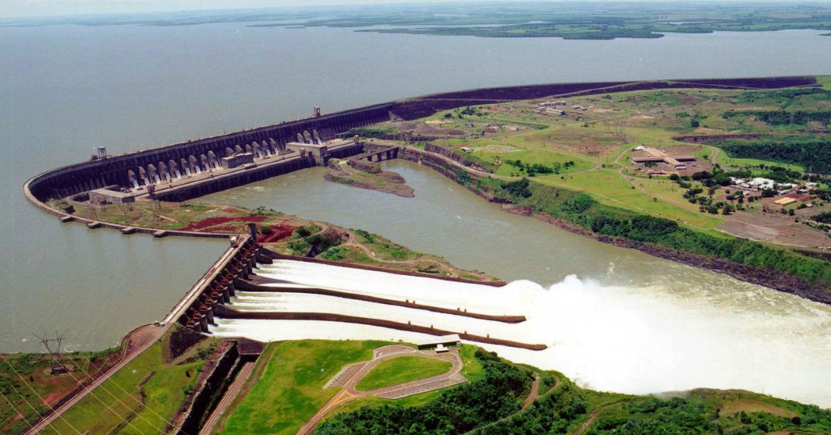 Brasil deve ter eletricidade menos renovável, na contramão do mundo