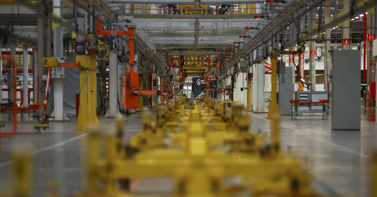 Produção da indústria do Brasil cai mais do que o esperado em julho