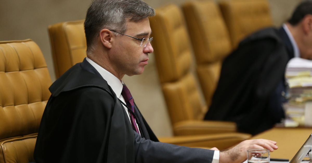 Mendonça pede vista e paralisa julgamentos