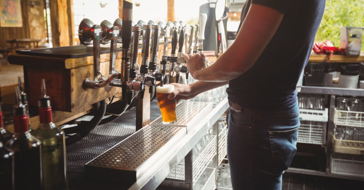 Bares e restaurantes fechando com prejuízo crescem 5% no país