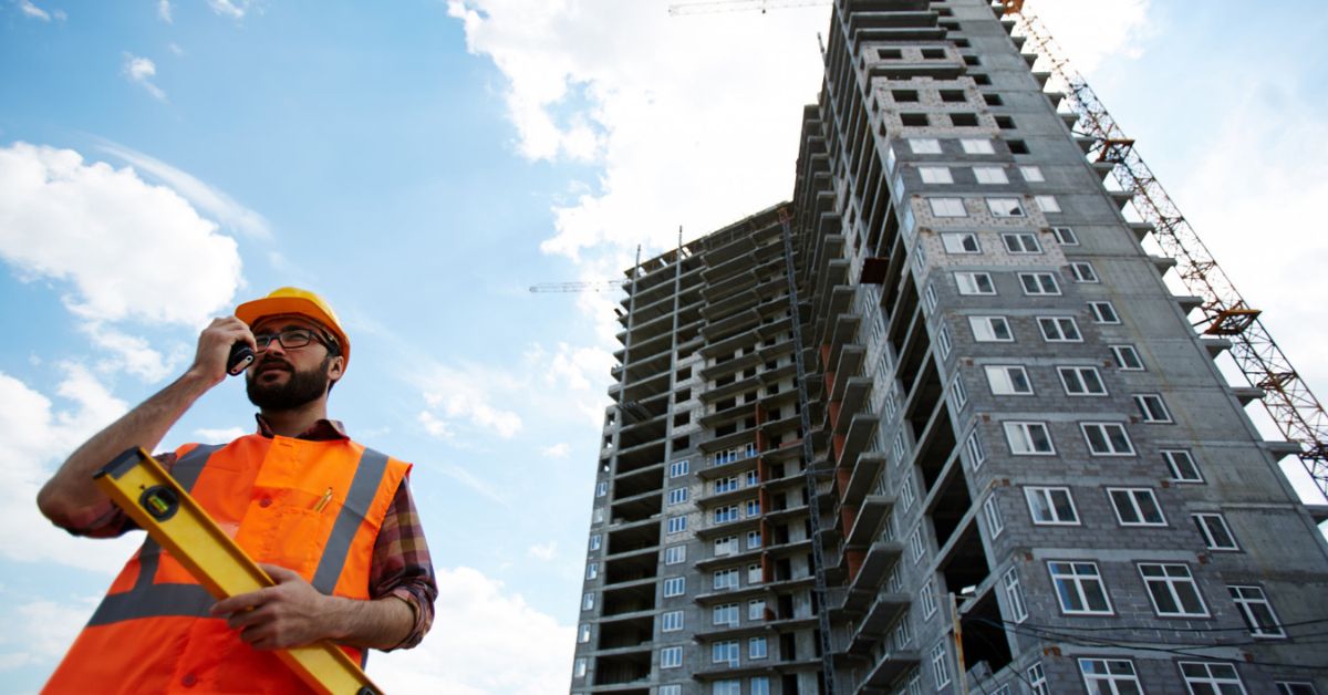 O Brasil melhora e a construção também