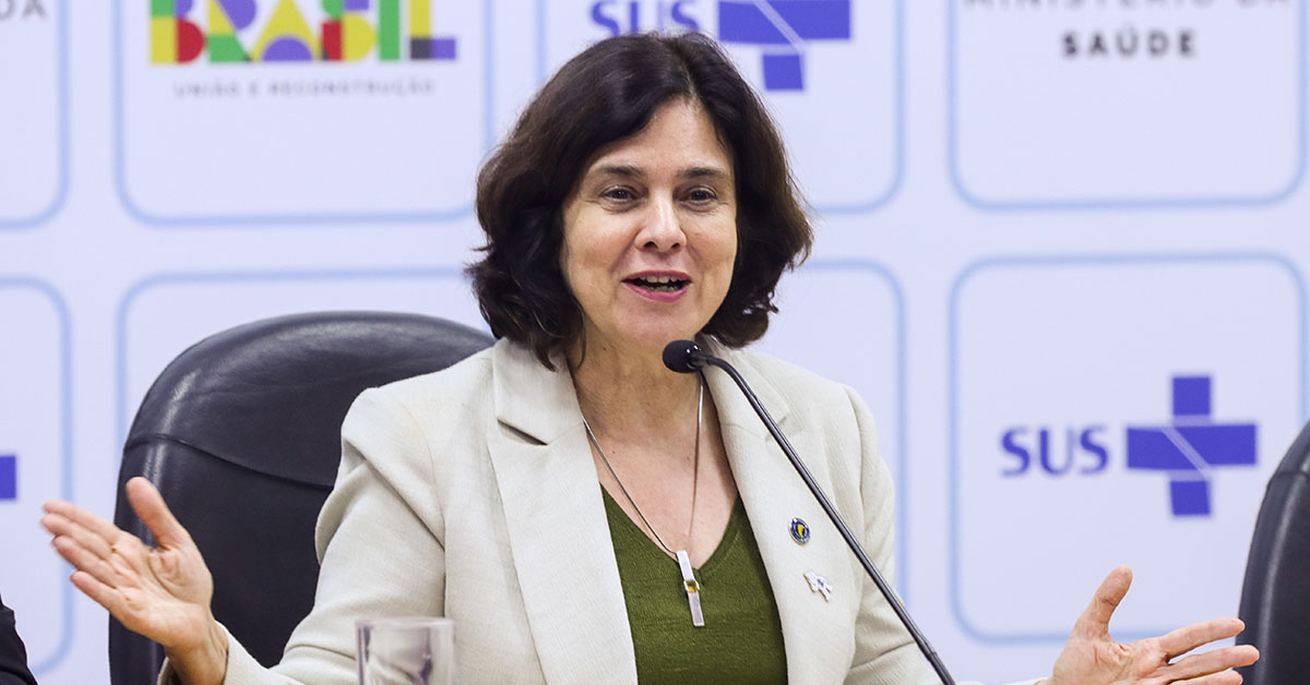 Ministra da Saúde defende alteração do piso para área
