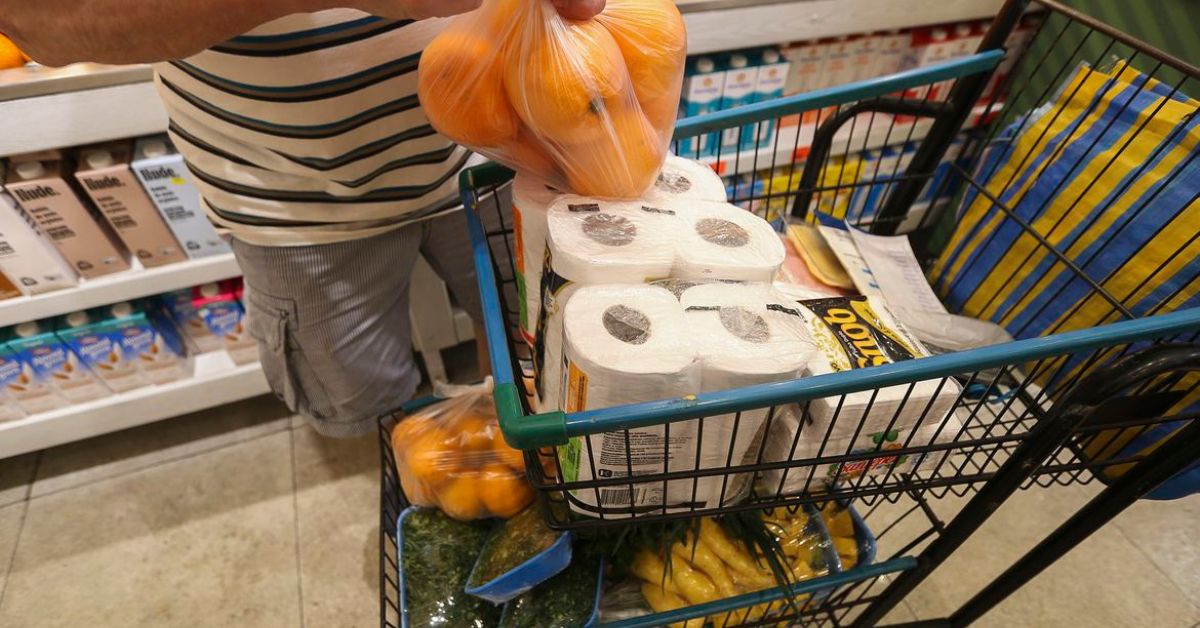 Vendas no comércio brasileiro recuam 0,2%