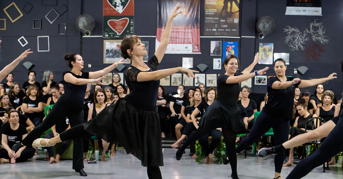 Espetáculo de dança reúne 180 mulheres