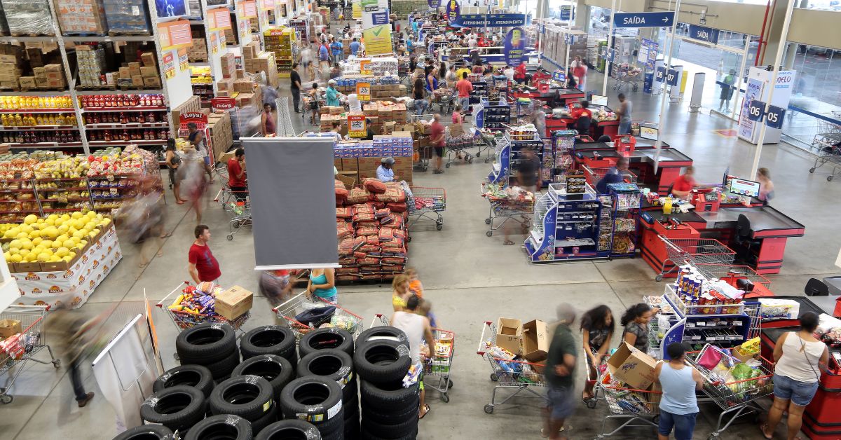 Supermercados impulsionam vendas no varejo do Brasil em setembro