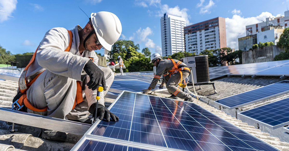 Alta na conta de luz impulsiona adesão à energia solar por assinatura