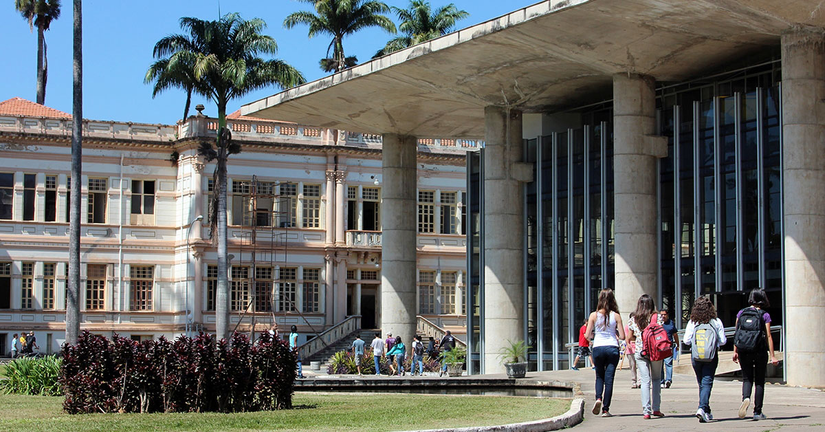 GERAL033/UFV1.JPG
UNIVERSIDADE FEDERAL DE VIÇOSA / CENTRO DE CONVIVÊNCIA
CRÉDITO: Coordenadoria de Comunicação Social da UFV