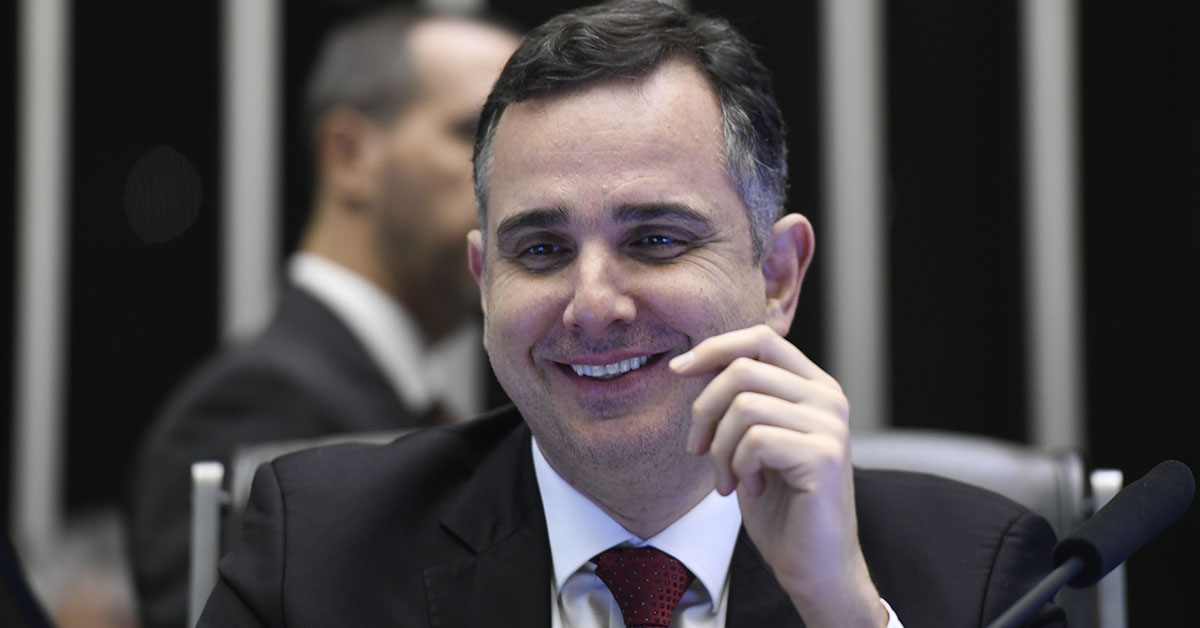 Pacheco se despede e cita defesa da democracia como legado