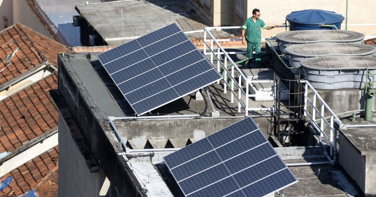 Expectativa do mercado é que o número de sistemas fotovoltaicos instalados no Brasil siga crescendo | Crédito: Tânia Rêgo/Agência Brasil