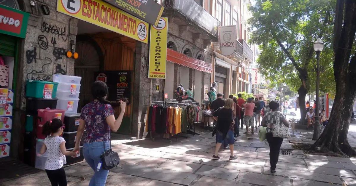 Comércio varejista recua 0,3% em outubro