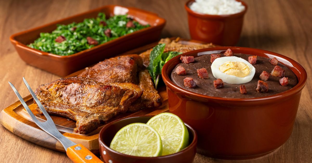 O Tutu de Feijão, prato típico de Minas, foi apontado como o quarto lugar na categoria Acompanhamento | Crédito: Adobe Stock