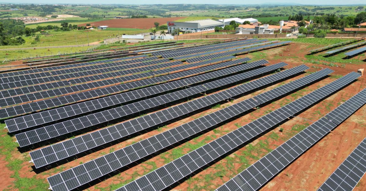 Instalar usinas solares no Brasil é mais caro que em outros países emergentes