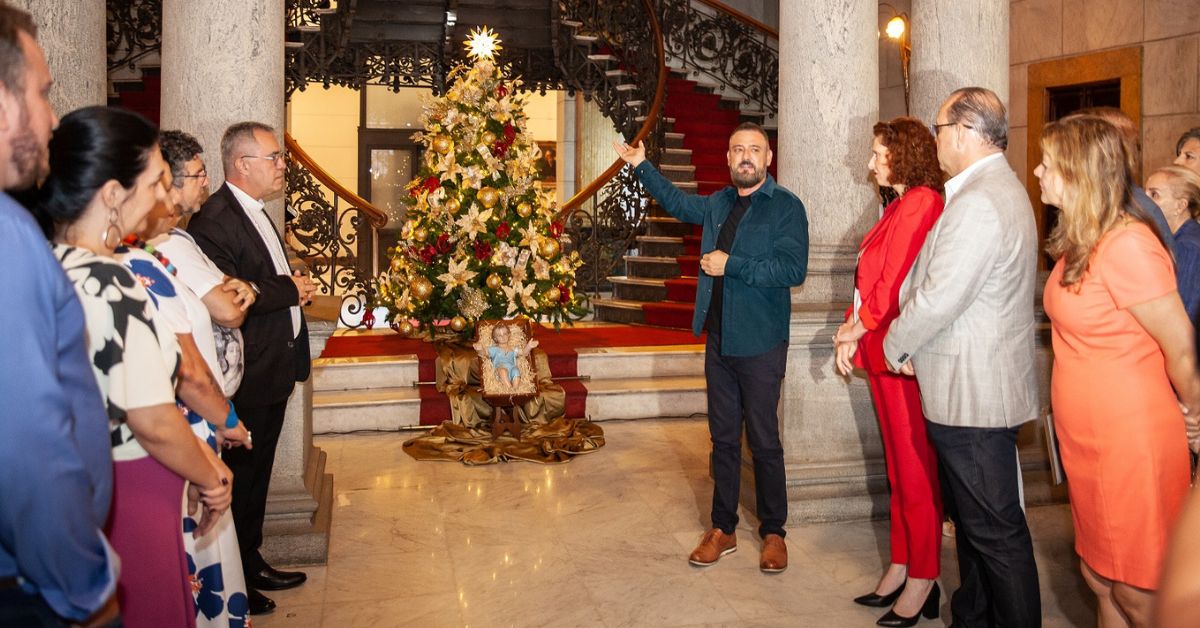 Passeio natalino no Palácio da Liberdade foi inaugurado  na noite dessa segunda-feira (11) | Crédito: Leo Bicalho / Secult