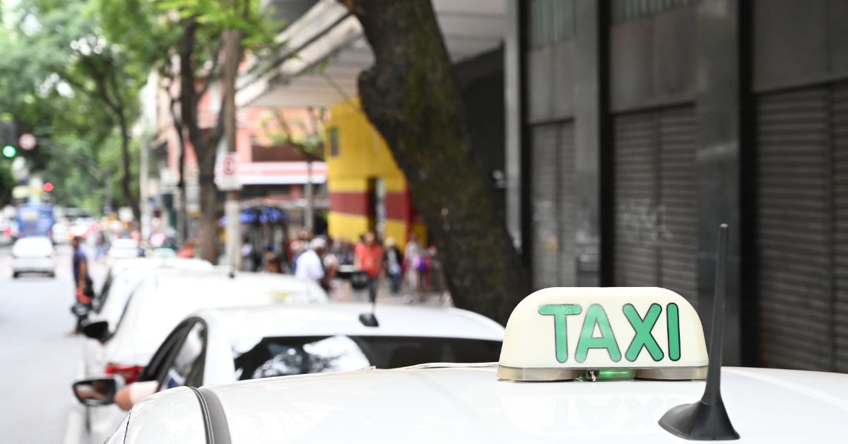 Lula assina isenção de taxa de verificação de taxímetros