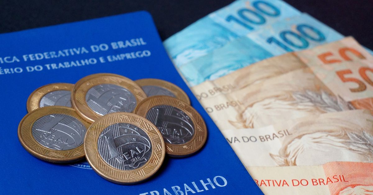 Trabalhadores com carteira assinada vivem escassez financeira