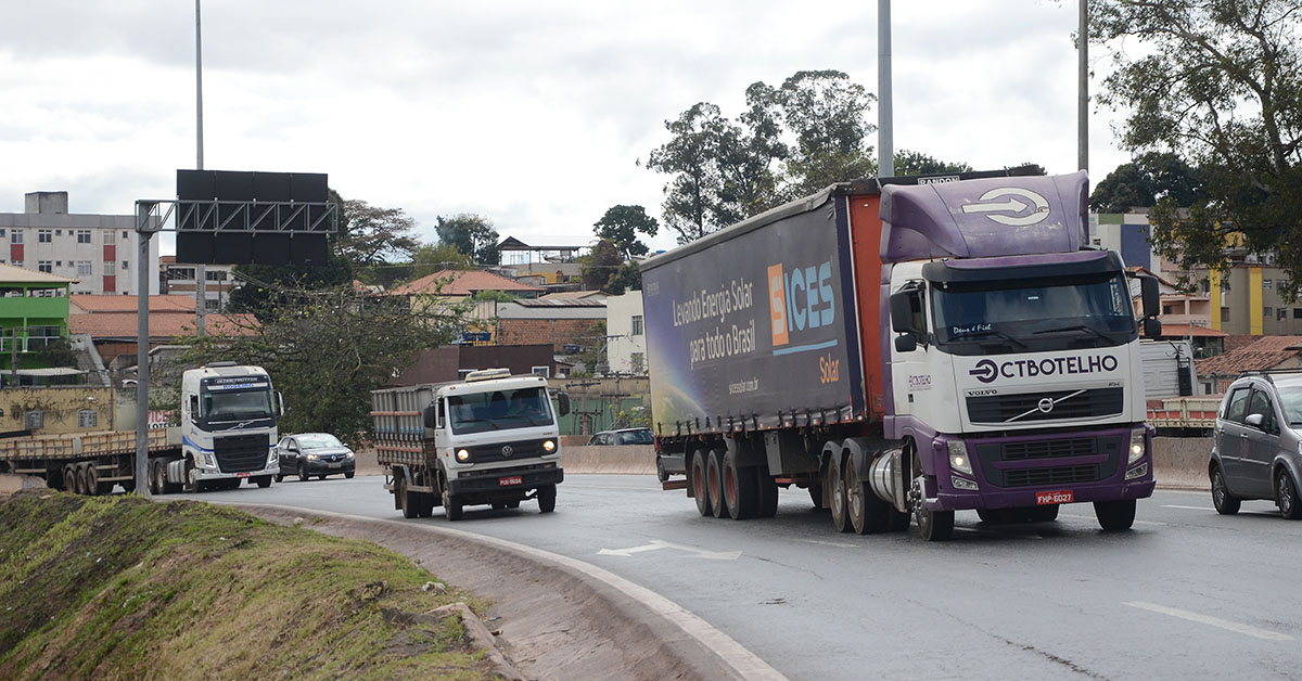 Chuvas reduzem produtividade do setor de transporte de cargas