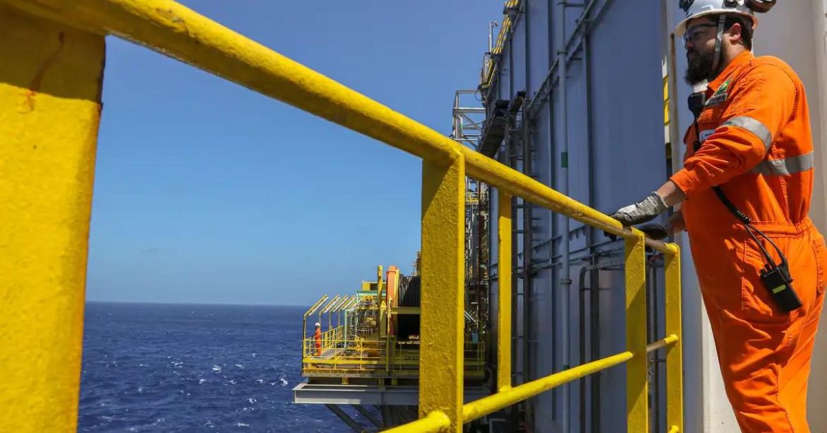 União arrecada R$ 17 bilhões em leilão de petróleo com forte presença de chineses