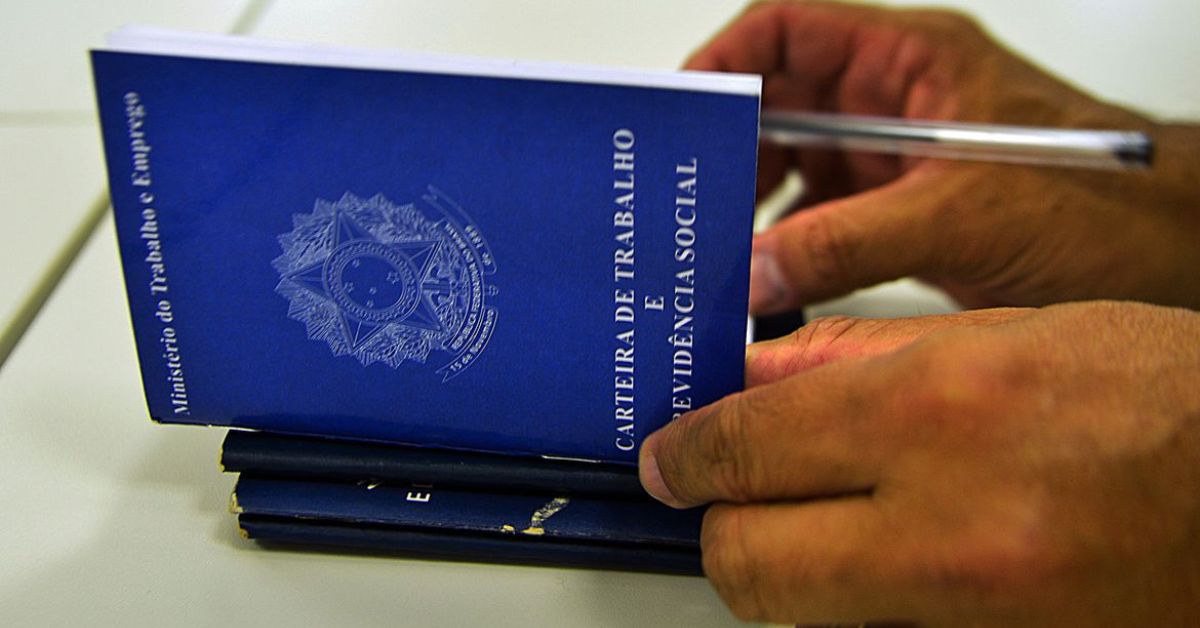 Brasil cria 180,4 mil vagas formais de emprego em janeiro