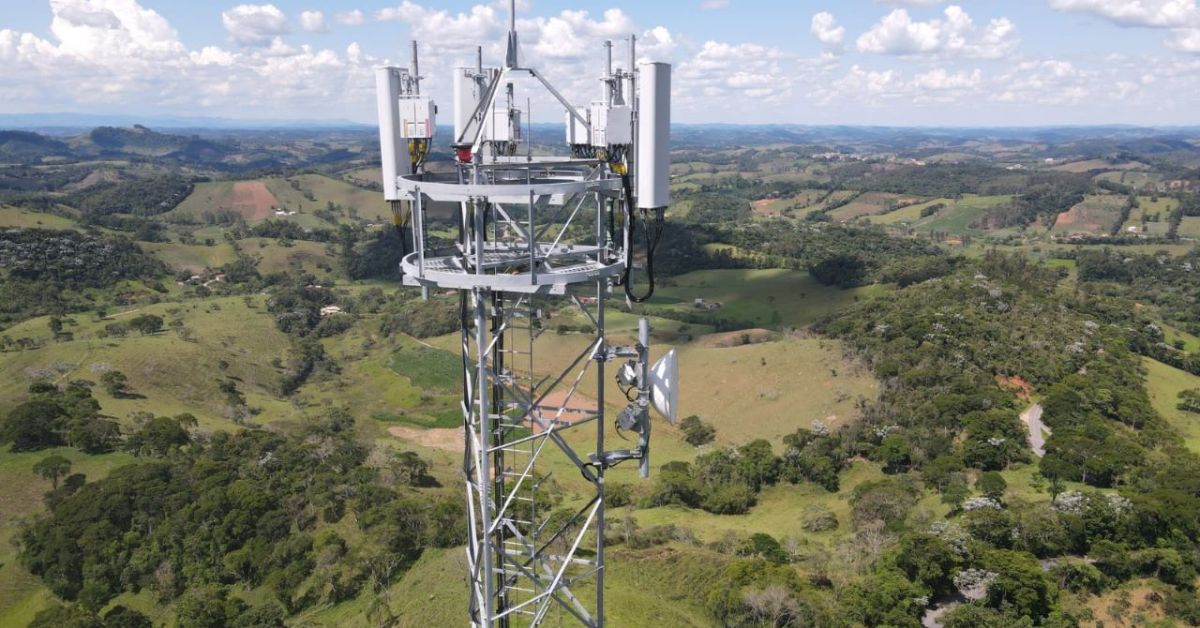 Governo expande acesso a serviços de internet e telefonia móvel em MG