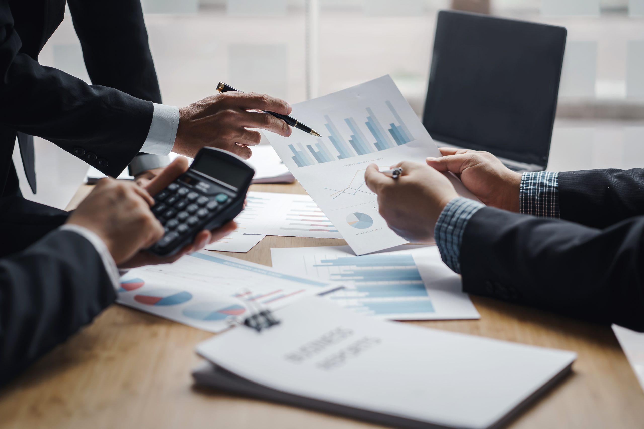 Mais da metade das PMEs investe em capacitação para aprimorar os negócios