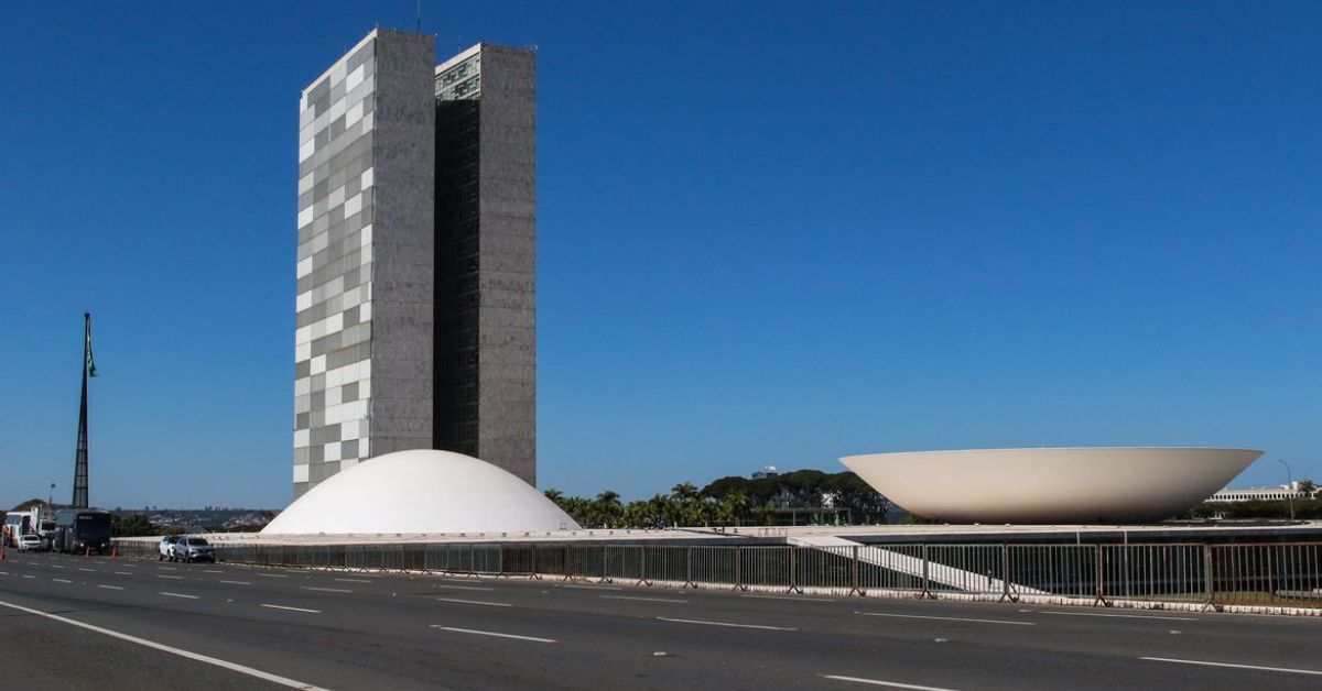 Jornada de quatro dias de trabalho por semana deve voltar à pauta no Congresso