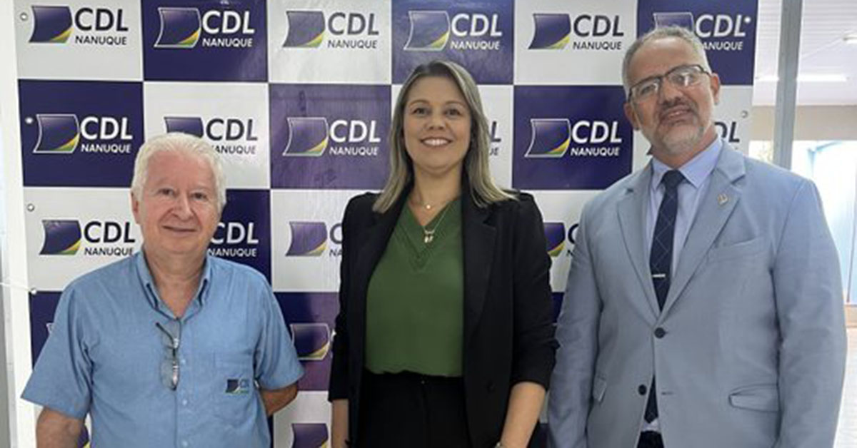 Paulo César Honorato(esq.), Elizete Medeiros e Kleber Colomarte | Crédito: CIEE/MG/Nanuque
