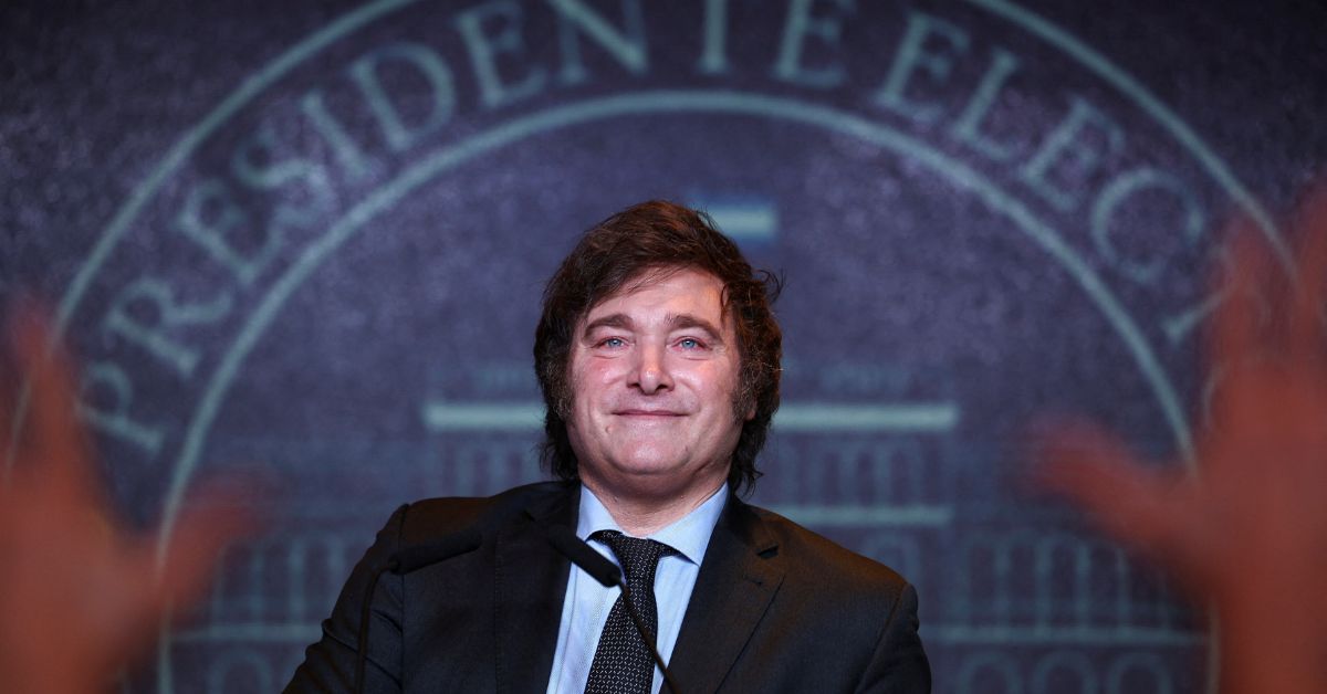 Javier Milei deve apertar ajuste fiscal e pede corte de gastos extra a seus ministros