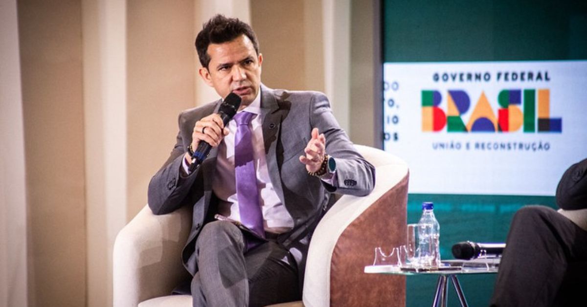 Indústria automobilística poderá acumular incentivos, mas terá de correr, diz secretário