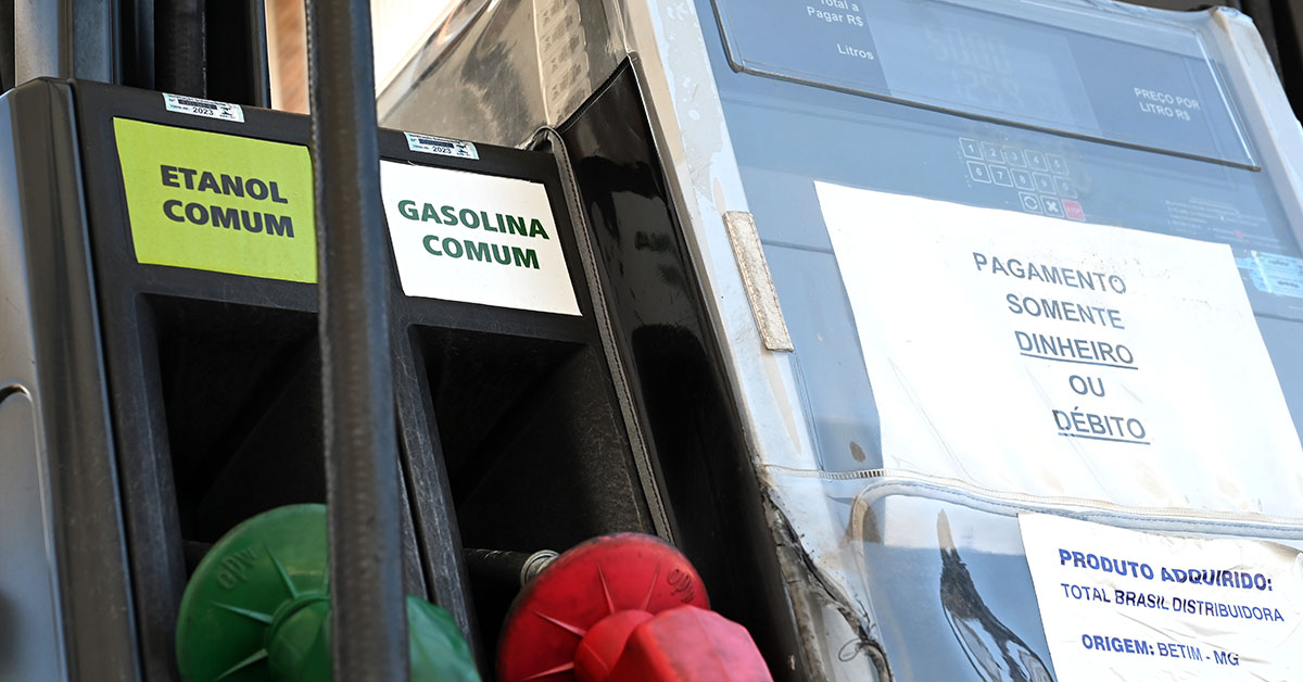 Gasolina inicia 2025 pressionada por defasagem de preço e aumento de ICMS