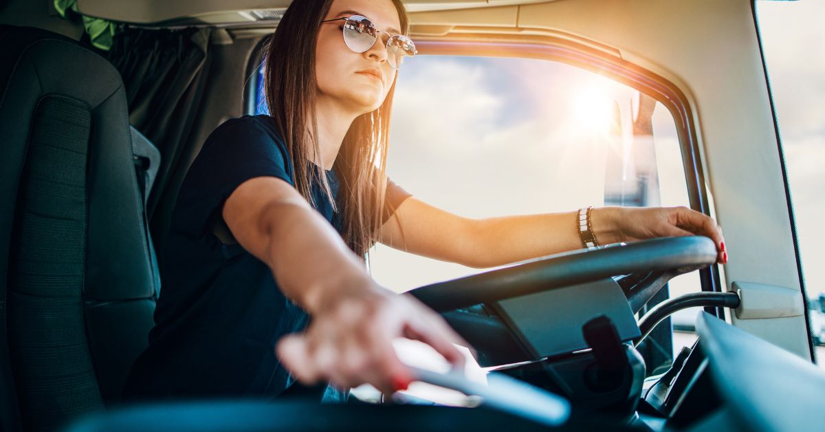 Mulheres caminhoneiras são disputadas por empresas, que já criam até cotas
