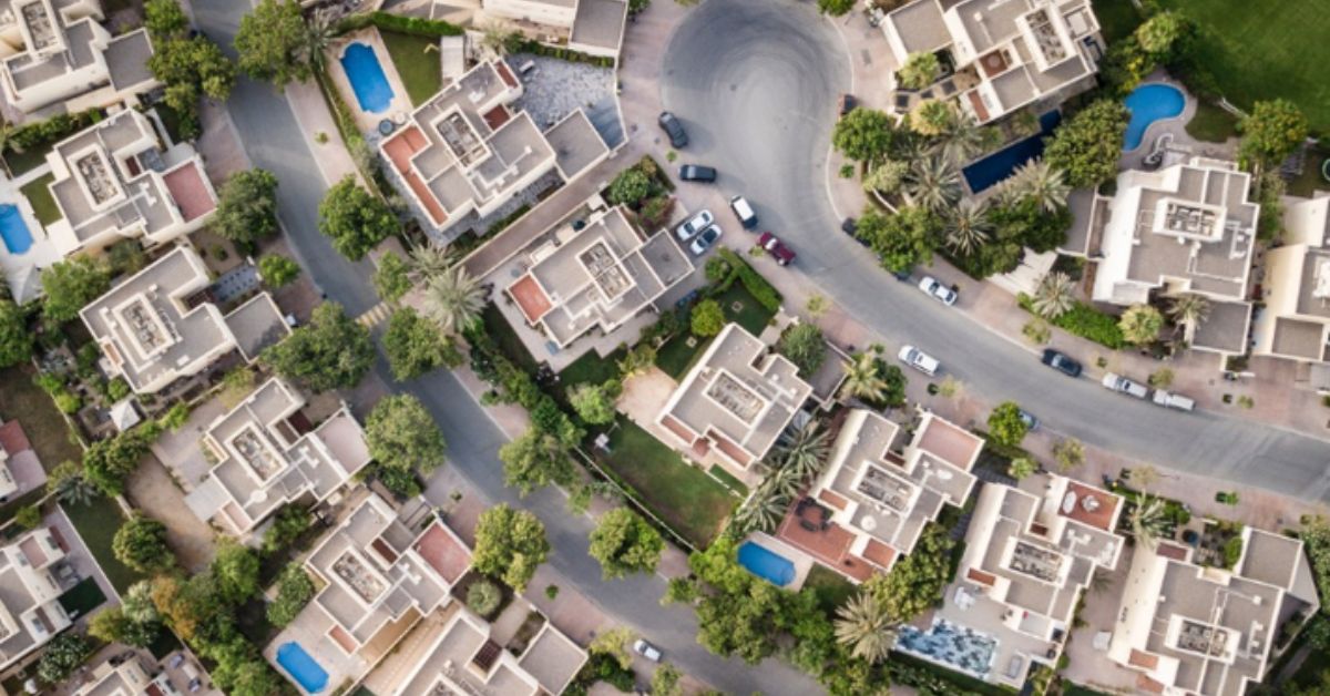 Imagem aérea de um bairro residencial: as piscinas são potenciais criadouros do mosquito | Crédito: PXHere